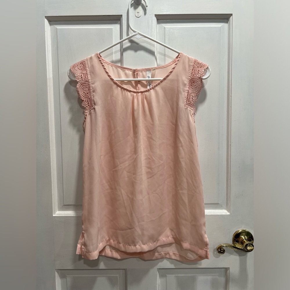 NY COLLECTION Light Pink Crochet Sleeve Keyhole Blouse SZ PETITE SMALL Pre Loved